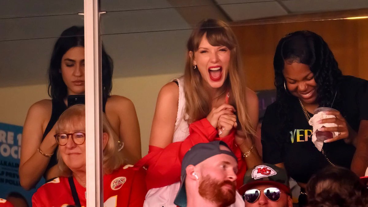 JokerRacks's tweet photo. *Wakes up on Sunday “Wow I can’t wait to watch the cheifs today”

*Taylor swift covering my screen in a box the whole game 

I can’t fucking take it anymore 

#TaylorSwift #fucktheswifties https://t.co/MRQlZbZvCF