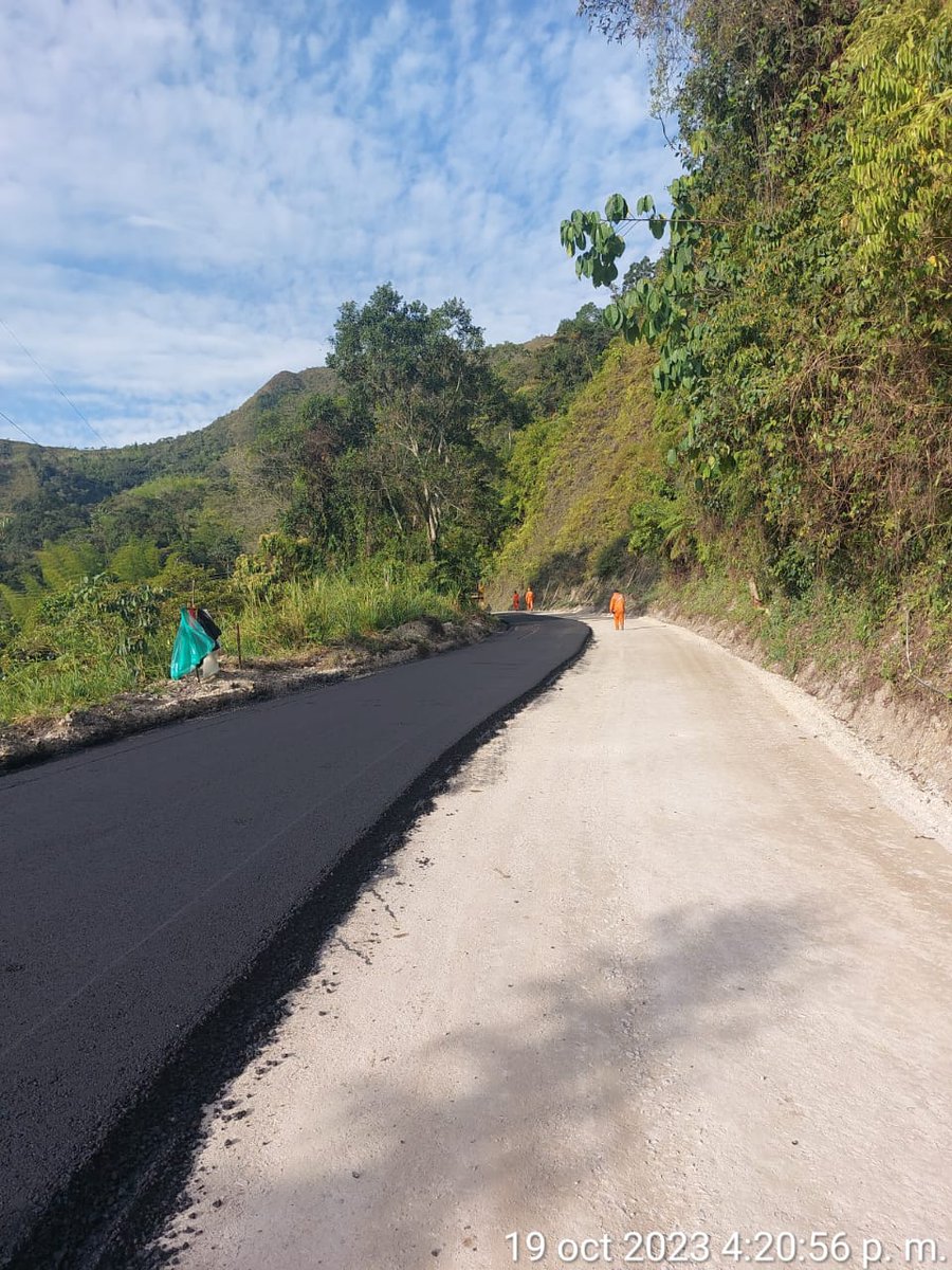 nicolasgarciab's tweet photo. En la vía Zipaquirá - Pacho - La Palma adelantamos la pavimentación sobre la vereda Hinche. Así como la construcción de cunetas en Murca, la instalación de alcantarillas en el Rodeo y geomalla, geotextil, base subgranular y granular en Guanacas.
¡Invertimos 90 mil millones! https://t.co/ngFTXOrkyf