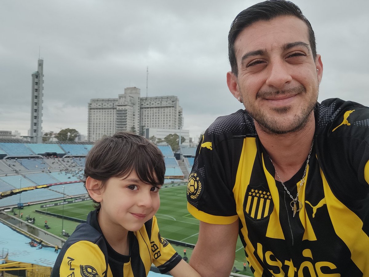 martinandrada_'s tweet photo. Buen domingo para tod@s ✌️🖤💛 https://t.co/KpXWQV3cPD