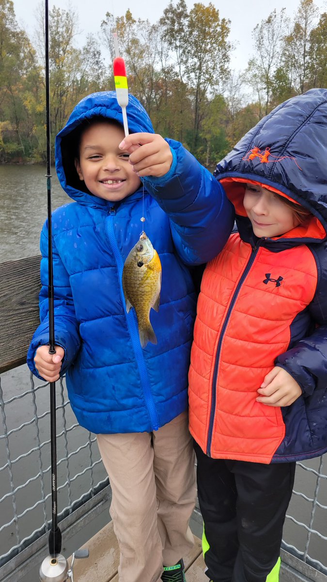 projectfish's tweet image. Had about 90, 7 year olds, out at the Meridian Township pond and avery rainy day, no dampened spirits ... check out the fun.