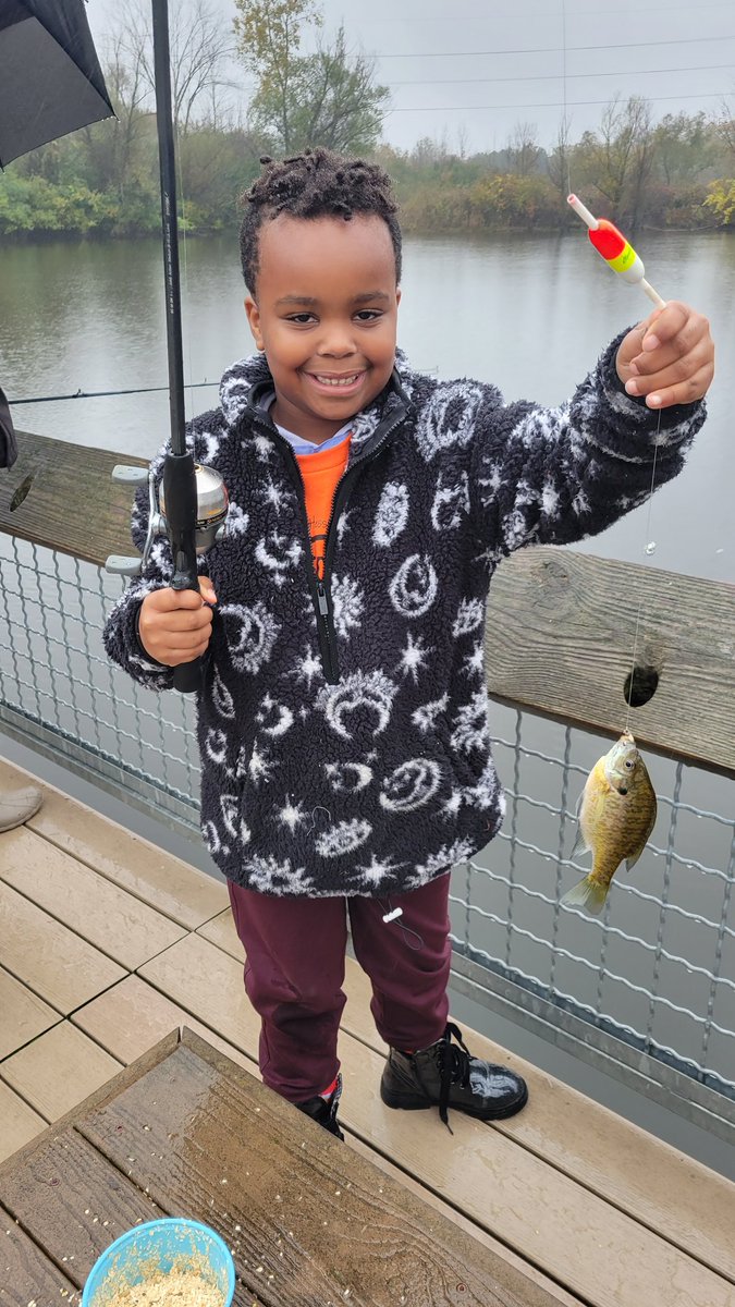 projectfish's tweet image. Had about 90, 7 year olds, out at the Meridian Township pond and avery rainy day, no dampened spirits ... check out the fun.