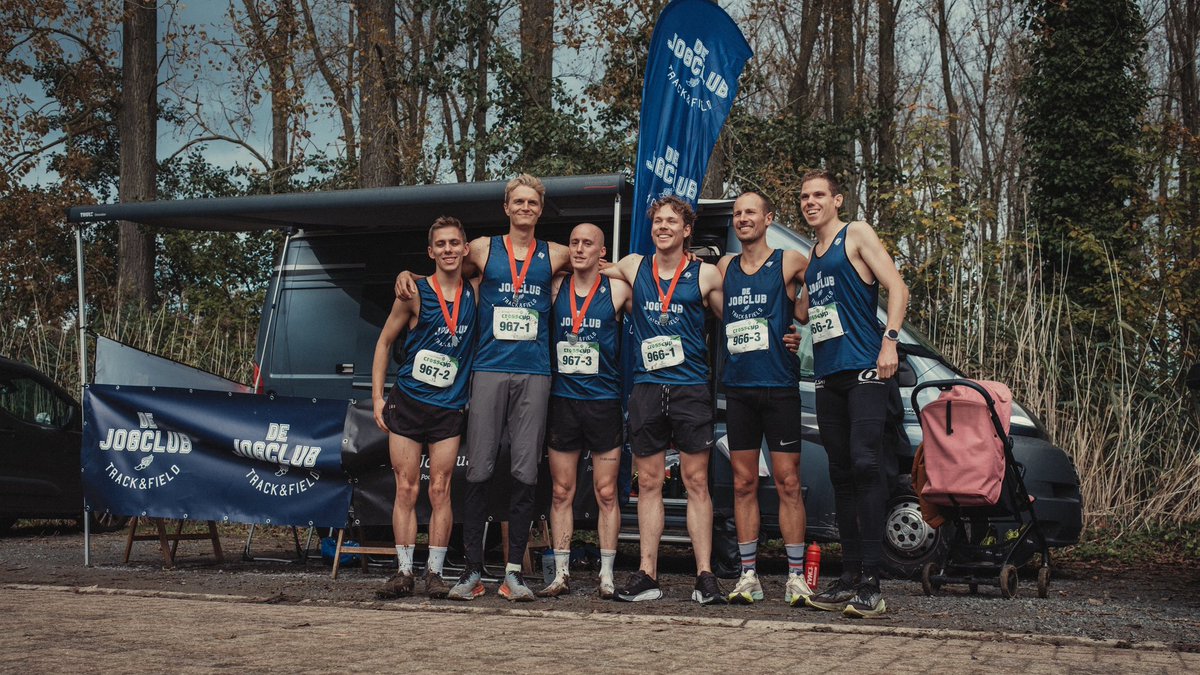 Het cross seizoen is begonnen, 2 ploegen van De Jogclub aan de start van de relays en een echte clubtent 👌