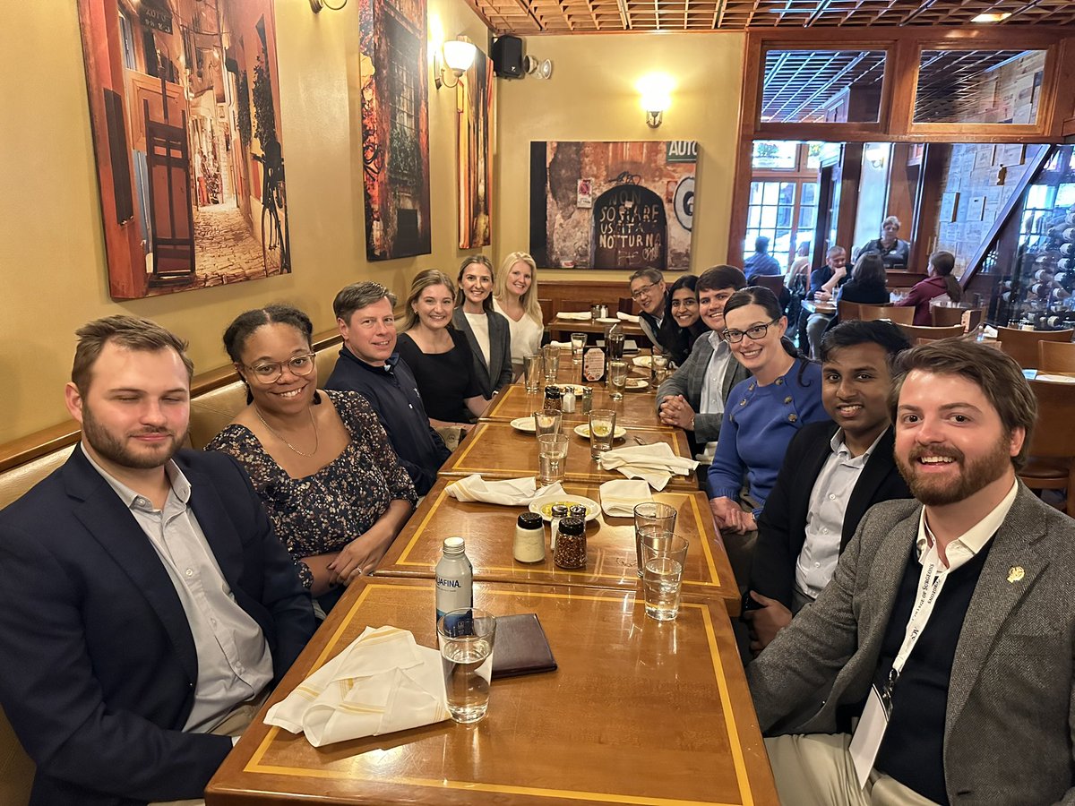 What a fun <a href="/UABHeersink/">UAB Heersink School of Medicine</a> MS4 lunch with <a href="/herbchen/">herb chen</a> @britneycoreymd <a href="/DrAndreaGillis1/">Dr. Andrea Gillis</a> and Dr. Dabal!🍝Great way to kick off #ACSCC23 #UABatACS2023!!