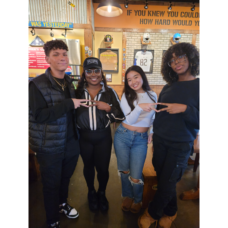 Friday #famtime learning about real world Entrepreneurship and Retailing at Grace's Diner, <a href="/FasciasChoc/">Fascia's Chocolates</a> <a href="/MissionBBQ/">MISSION BBQ</a> and networking with <a href="/bitesbybebe/">Certified Chef Bae👩🏾‍🍳💕🔪</a> a local entrepreneur in the culinary space.