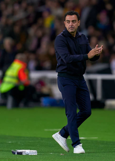 AdriRM33's tweet photo. 🗣️ Xavi: ¿Clásico? "Lo que no tenemos que hacer es condicionar a los árbitros no es lícito, no me gusta que se presione al comité técnico de árbitros hay que dejarles trabajar, creo en la honestidad de los árbitros."

Te tienes que reír. 😂🤣😂 https://t.co/k9XCHyNjJy