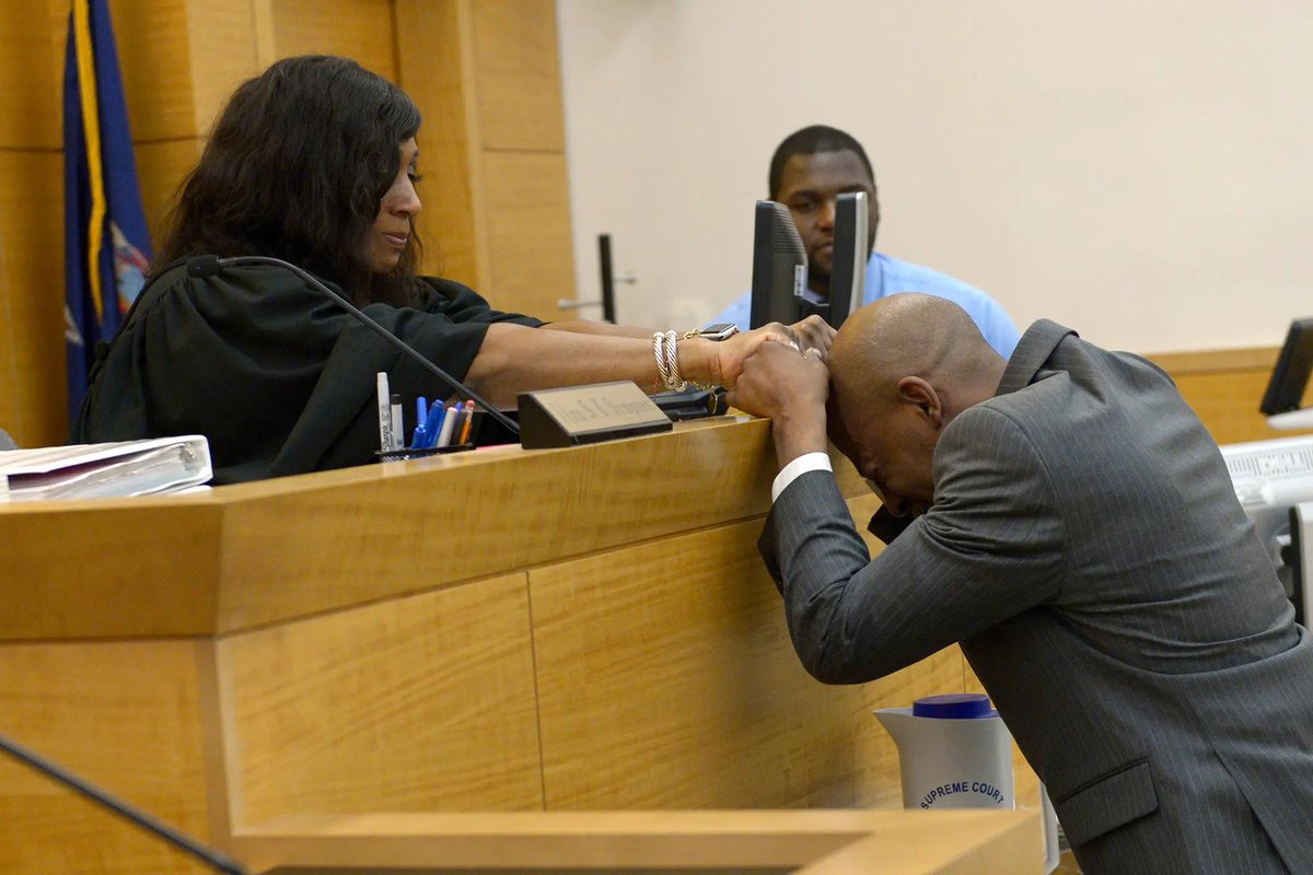 MorbidKnowledge's tweet image. On August 14, 1991, a tragic incident occurred when two Rikers Island corrections officers were shot in their car during a robbery at the Kingsborough Housing Project. 

Sadly, one of the officers lost their life. The surviving officer, Robert Crosson, reported that the…