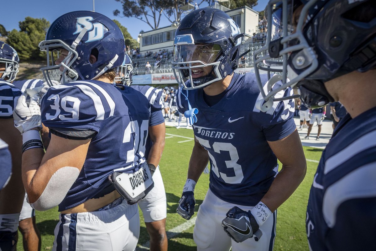 I loved seeing @USDFootball HC @madbacker56 run out onto the field with the boys.