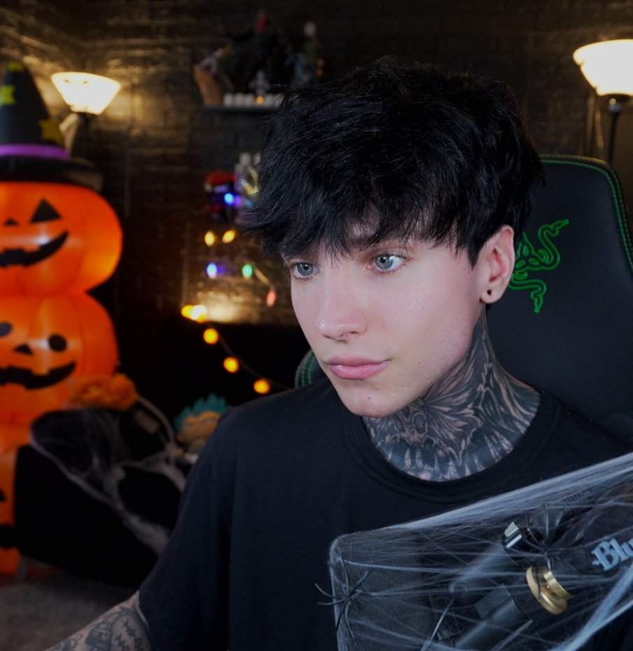 xCryboy's tweet photo. CHISME POTENTE| PROBAMOS DISFRACES DE HALLOWEEN | GRABAMOS TIK TOKS | VARIEDAD https://t.co/uUh9mP6vWA https://t.co/qEXxQYzHfM
