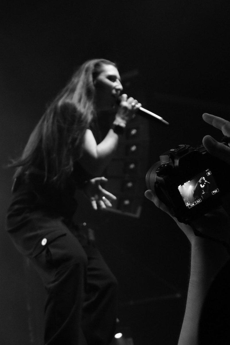 just @glazedtweets doing his thing. #BakedByGlaze

<a href="/BrittneySlayes/">Brittney Slayes</a> <a href="/UnleashArchers/">Unleash The Archers</a> 

📸 R Miles Leblanc
