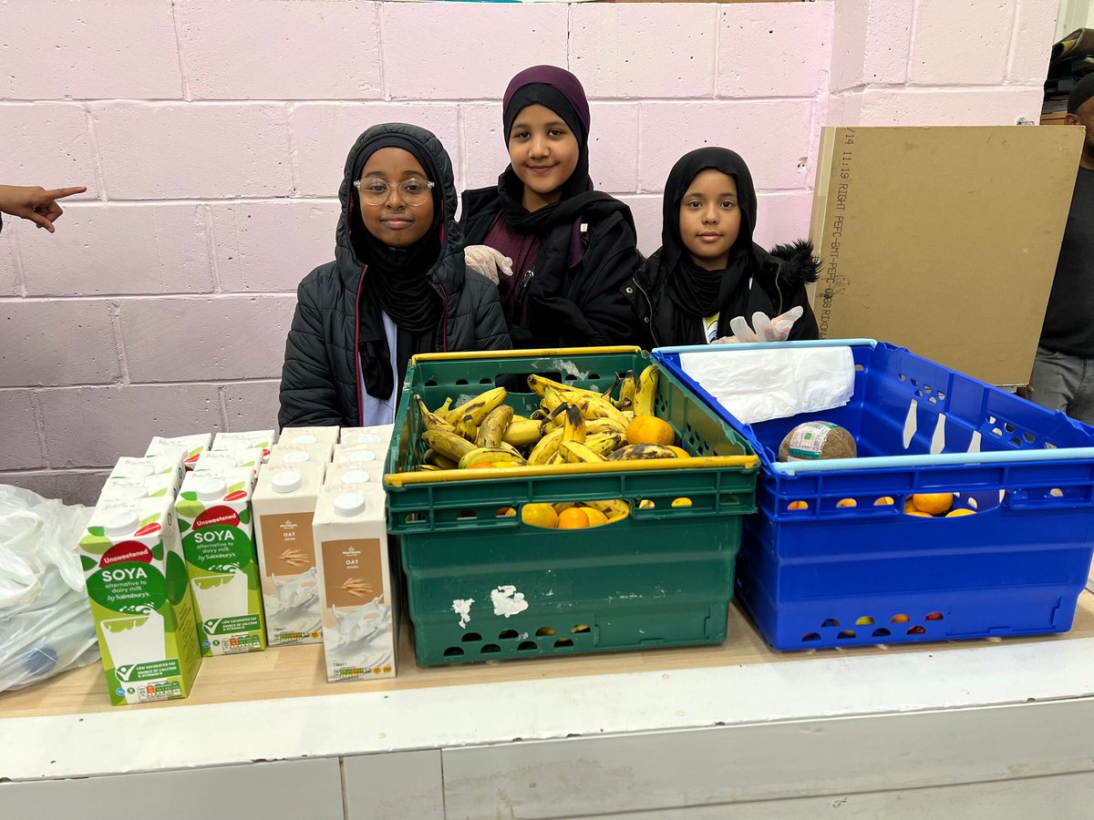 We cooked and delivered over 130 hot meals to the homeless shelter. Thank you to all our pupils, parents, and staff for their support. #WeAreStar #community