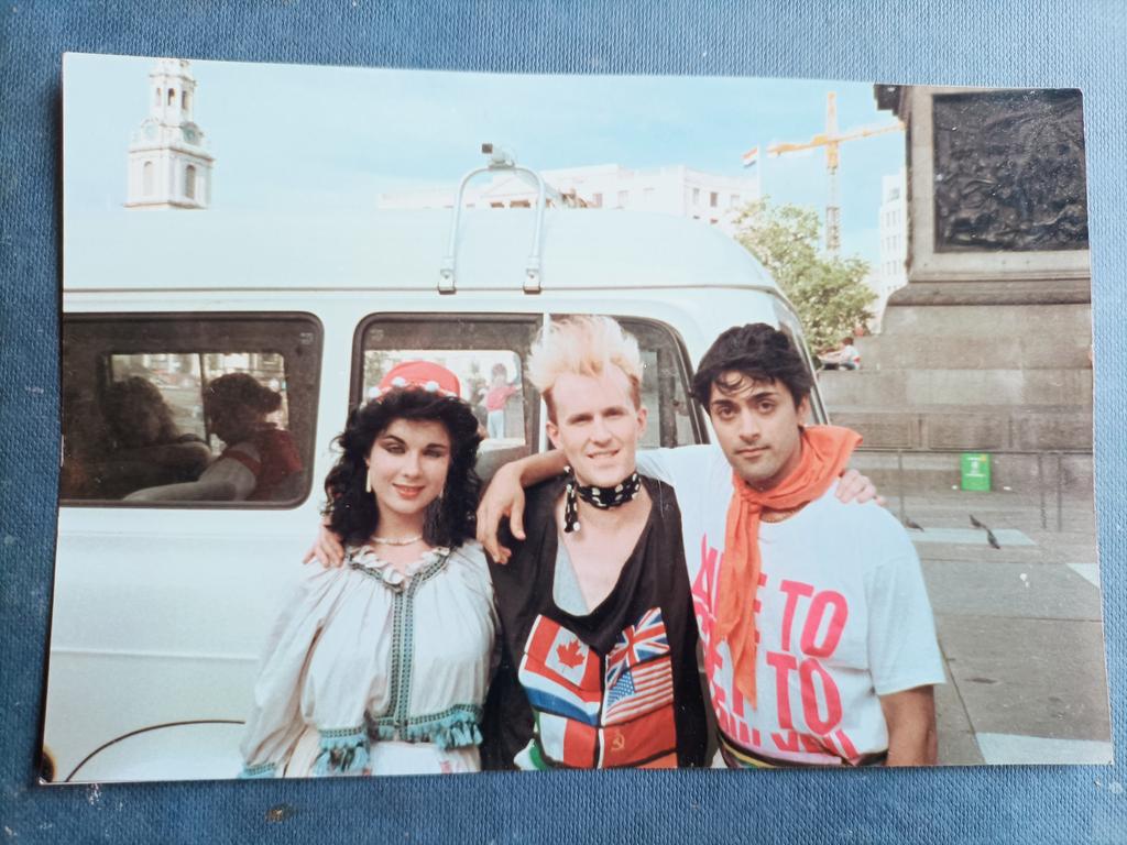 lorraine_warde's tweet photo. Me as a #greekdancer & Dave the Rave as a #mexicandancer 🪇🪇🪇 with #singersongwriter #howardjones 🎶🎶🎶 during the #filming of his #liketogettoknowyouwell #musicvideo #1984 #limelightvideo #number4inthecharts #single #topofthepops #bedsitdays #northlondon #memorylane ❤️❤️❤️ https://t.co/273dCzxOLC