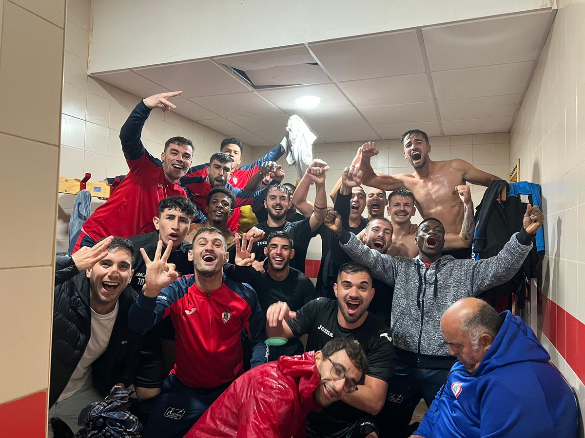 Gracias por hacerme disfrutar y sonreír  cada domingo!!! PD ganar en equipo mola pero ganar con esta familia no tiene nombre!🤤🤤💫☘❤⚽️