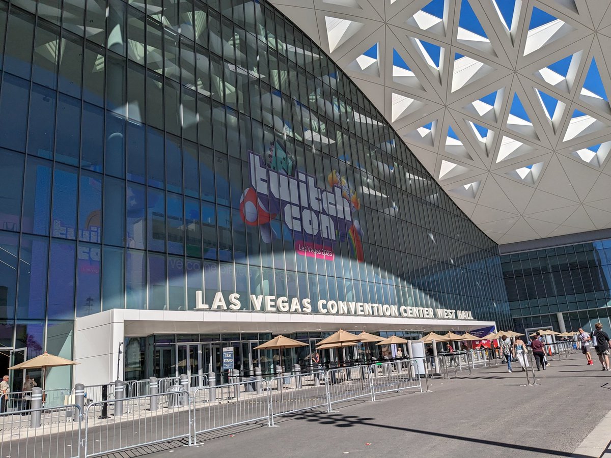 CalitoRito's tweet photo. Last day today #twitchcon @LeagueNevada https://t.co/VrCdX5FCwy