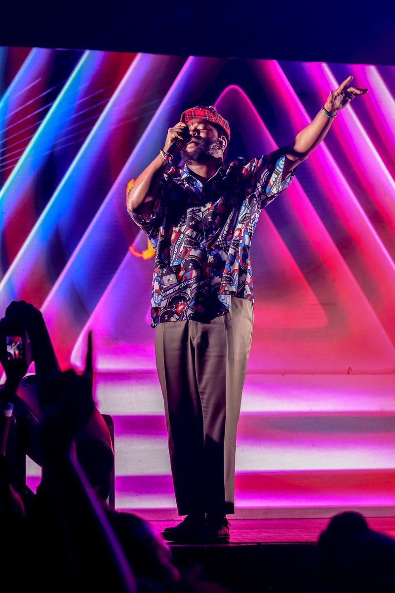 kekarabo28's tweet photo. It's always beautiful when Thee great @Sjava_atm blesses the stage 👑. I'm a big fan of his music. Amagama has to be the best love song in South Africa. 😅🌍

📍@yfm Lyfe https://t.co/3we8ejWVgC