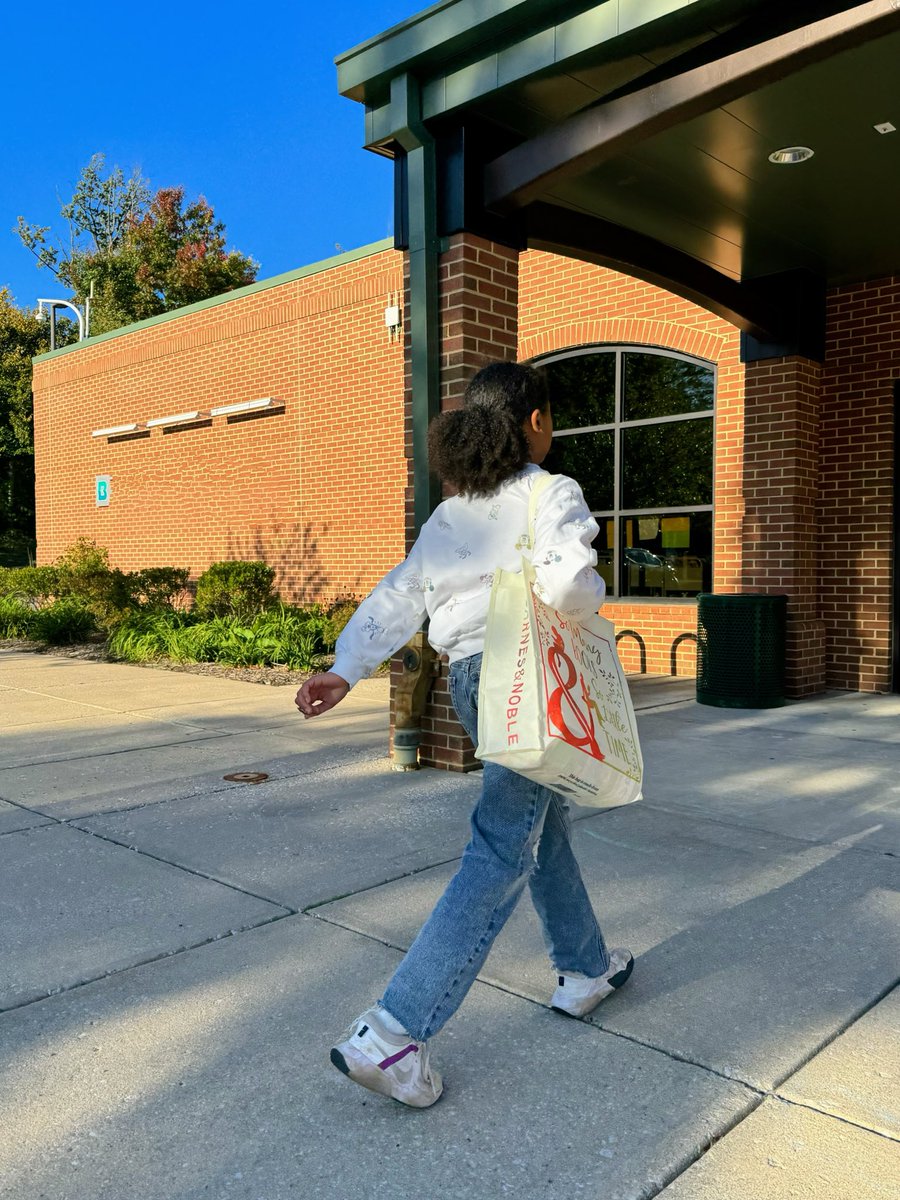 fortyoneacres's tweet photo. Guess we’ll do something constructive after today’s loss.  #LibraryTime #ReadersRead https://t.co/QeGc43YO9n