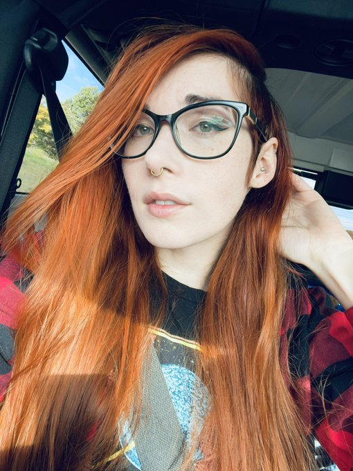 Have a selfie because I felt cute today. https://t.co/vsxvHZ0Pmq