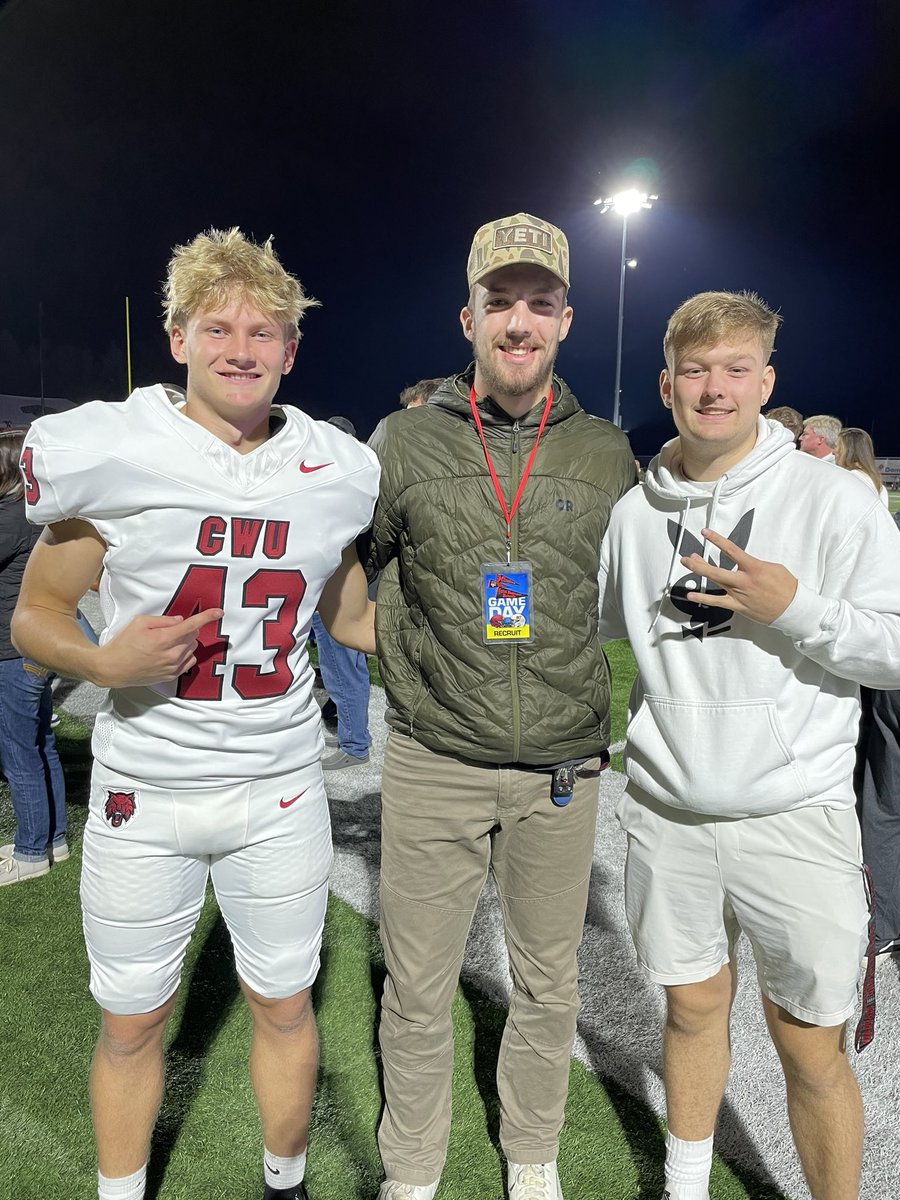 Ellis__Nelson's tweet photo. @CWUFB took the W last night vs. West Texas A&M. Thanks @CoachRipken and staff for having me out. The atmosphere was electric ⚡️ #GoCats @Coach_Bash23
@Juanitafootball @railz206 @CalvinKehrli #UnitCompeteEnergy #RavensAllIn https://t.co/One2gGdPyp