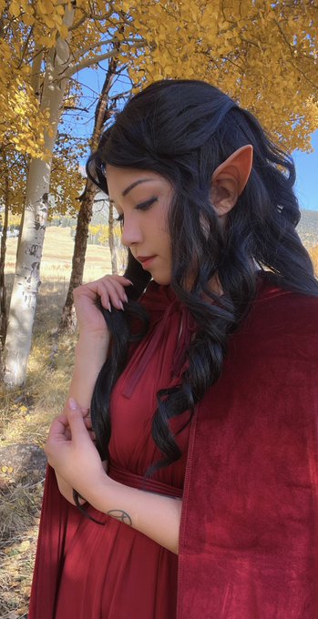 Just an elven maiden enjoying the colors of the leaves changing ❤️ https://t.co/jp12JEuGZS