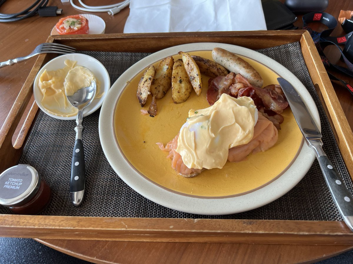 andrevsworld's tweet photo. Catching up on the past three days, CPT Singapore Offline was a banger event. Ate some good duck with @zhieeep, watched good matches and worked with some awesome people. Two days left to wander and relax #singapore #andreinsingapore #beijingduck #capcomprotour #CPT2023 https://t.co/RGjUTJUMXm