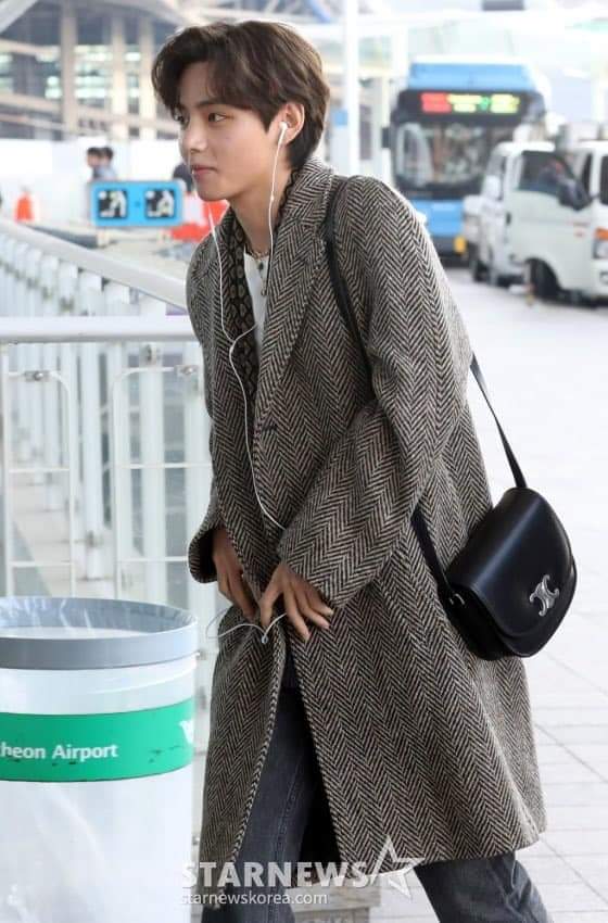 BTSARMYINFINIT7's tweet photo. #TAEHYUNG en el aeropuerto internacional de Incheon rumbo a el extranjero para cumplir con su agenda.
#BTS #Tae_Layover @BTS_twt
Mita 🐨 https://t.co/9XoXpmhXoZ