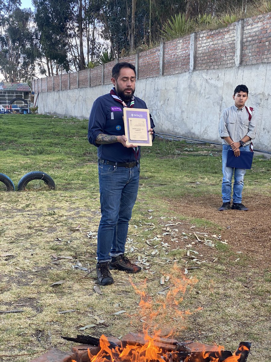 Scoutjambatu's tweet photo. Festejamos nuestro sexto aniversario de la manera más especial, nuestra fogata 🔥💜🐸⚜️ https://t.co/OYQCLiYmdq