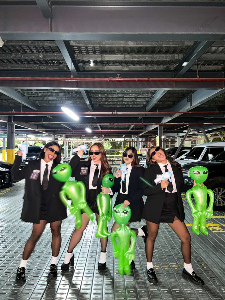 xoxo_gma_riel's tweet photo. Women in Black reporting for duty! 🖖🏽👽🔫🛸

#SparkleSpell2023 
#XOXOGMA https://t.co/Bbf52EHNRF