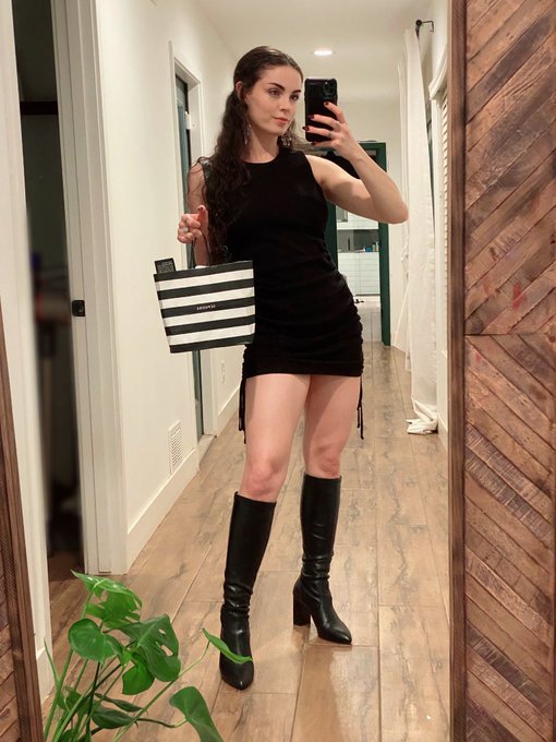 Another $500 Sephora haul followed by sushi with a local sub 💁🏻&zwj;♀️ https://t.co/OHqpRSLBx4