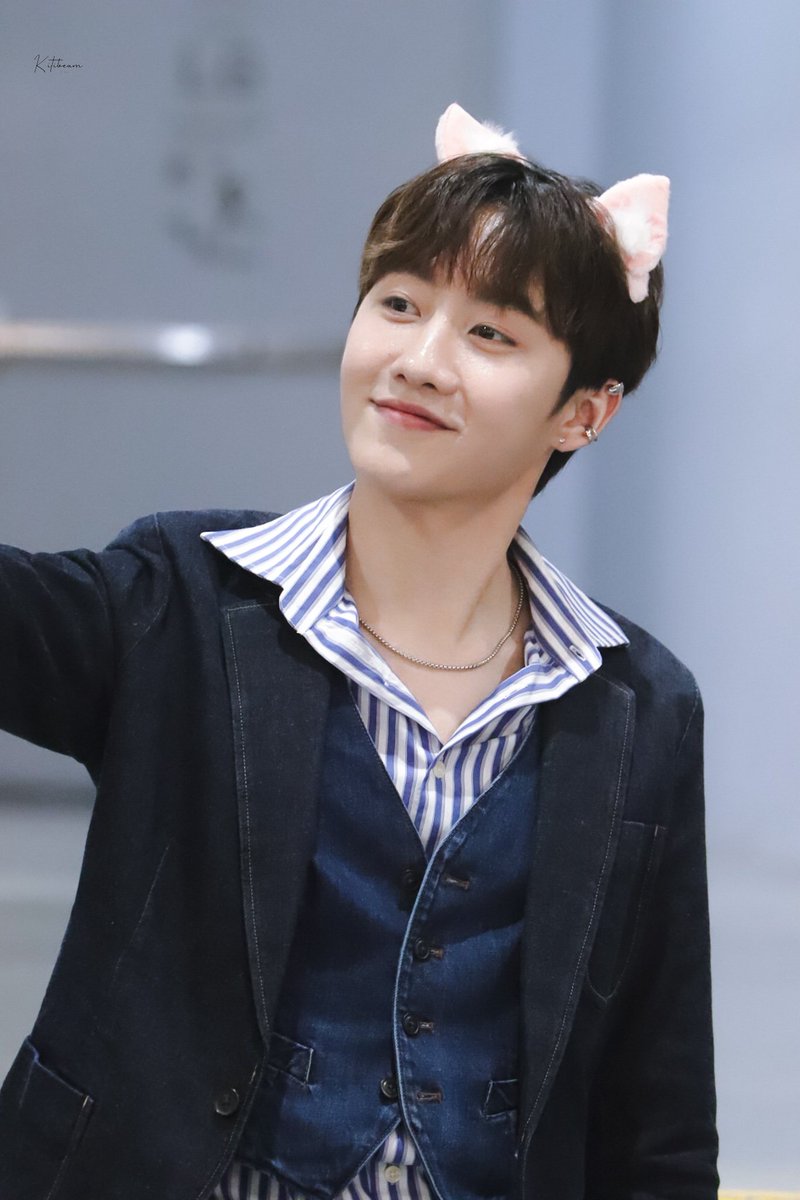 kitibeam_'s tweet photo. ◡̈  ━ 21 | 10 | 2023

             เหมียวม้าค 🐱🤏

    ♡⃕   #MSIWAT =͟͟͞♡
     𖧧 #ทรงโปรดเดือนเมษา https://t.co/eXRrixnlmH