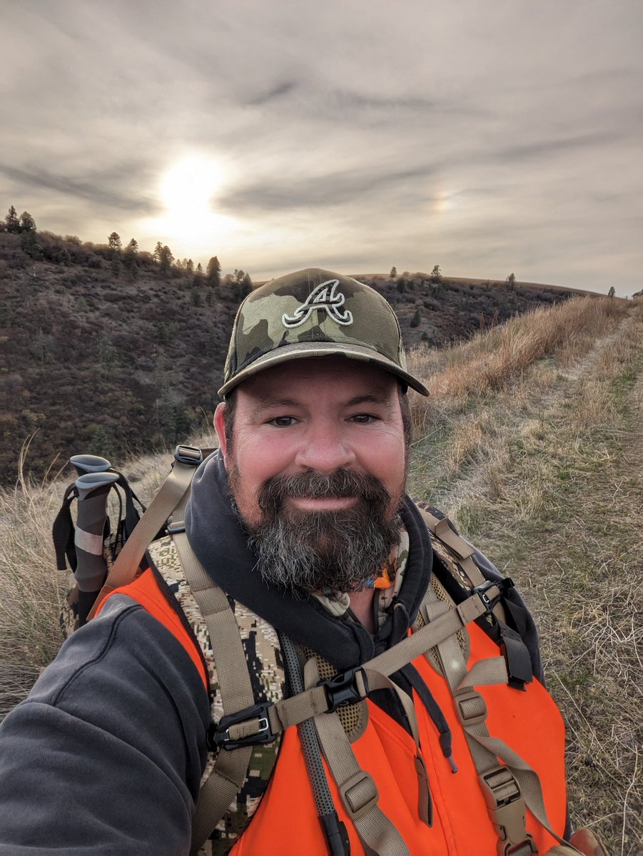 cerberus0711's tweet photo. Out in Scott's favorite canyon.  Didn't see any shooters but found the evening sky to be magnificent. https://t.co/YMXt0qZALV