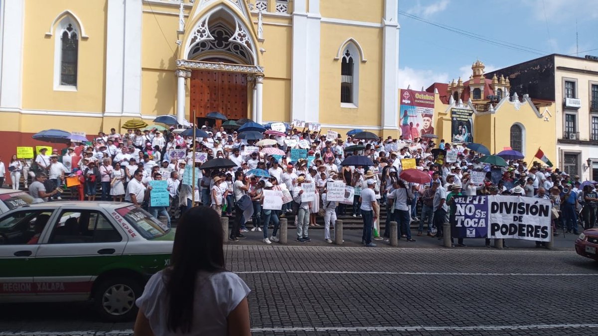 gralaguilar's tweet photo. A chsrpm el falso mesías tropical. 

#YoDe https://t.co/vc6N6Hbgmn
