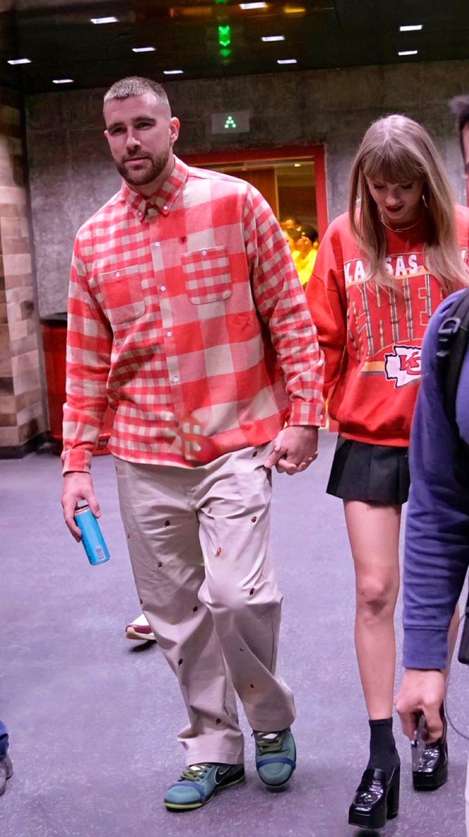 📸| Taylor Swift with Travis Kelce