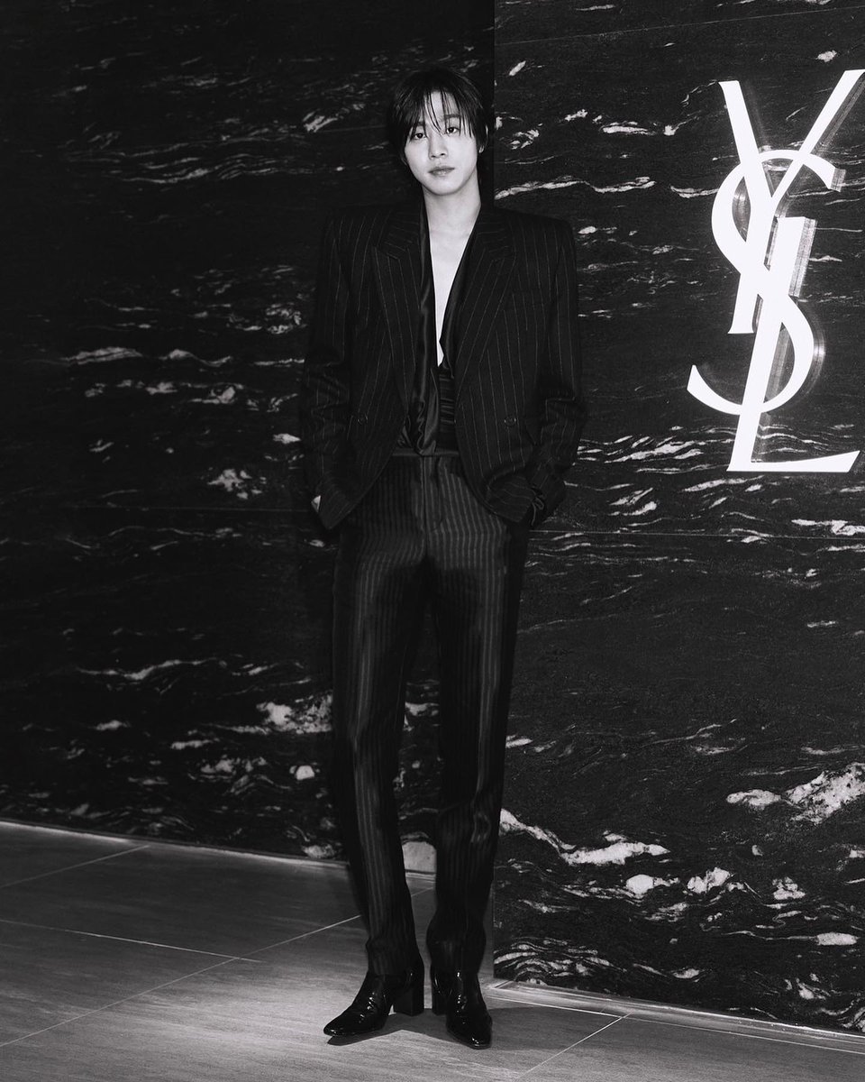 AhnHyoSeop417's tweet image. #Repost @helloth_official
ย้อนความลุคสุดคูลจากเซเลบริตี้ฝั่งเกาหลีใต่กันบ้าง เมื่อเหล่าคนดังต่างเข้าร่วมการเปิดตัวร้าน Saint Laurent แห่งใหม่ ณ ห้างสรรพสินค้า Galleria กรุงโซล ประเทศเกาหลีใต้ ร่วทไปด้วย Doyeon Kim, Loren, Jeonghan Yoon, Hyoseop Ahn, และ Jongwon Lee
#HELLOMagazine