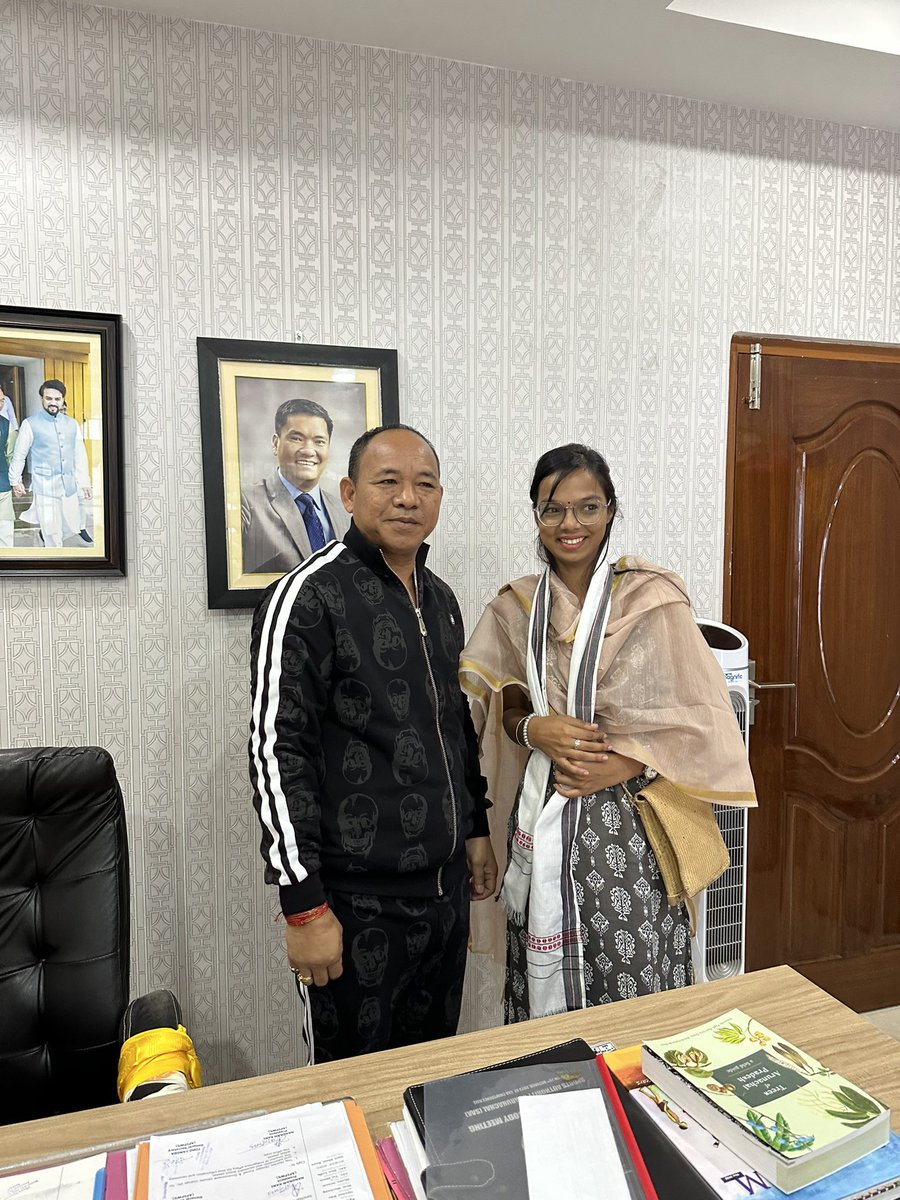 NatungMama's tweet photo. Felicitated Meemansa Singh, MGNF East Kameng today for her service towards SHG women, farmers and the public of East Kameng District #ArunachalPradesh We are grateful for her contribution in the last 2 years, wishing her all the success future endeavour.@MeemoMachlii https://t.co/KEJVYUb7jg