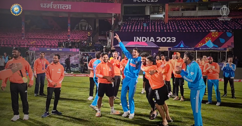 BCCI's tweet photo. Last time we revealed our "Best fielder winner" on the giant screen 🤙🏻

Our "Spidey sense" says this time we've taken it to new "heights" 🔝

Presenting the much awaited Dressing room Medal ceremony from Dharamshala 🏔️ - By @28anand

#TeamIndia | #CWC23 | #MenInBlue | #INDvNZ