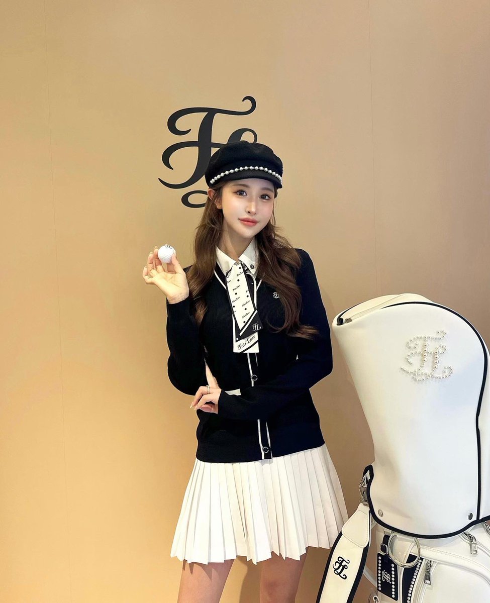 ami927sn's tweet photo. こんなに可愛いゴルフウェアブランド他にある？？ってくらい可愛いFairLiarが日本上陸🏌️🤍展示会行ってコーデ組んで写真撮ってきた🏌️🤍
ゴルフ界のCHANELと言われているそう👸🤍
私服でも着れるアイテムが多いのもポイント。 https://t.co/p4kqhsbQO8