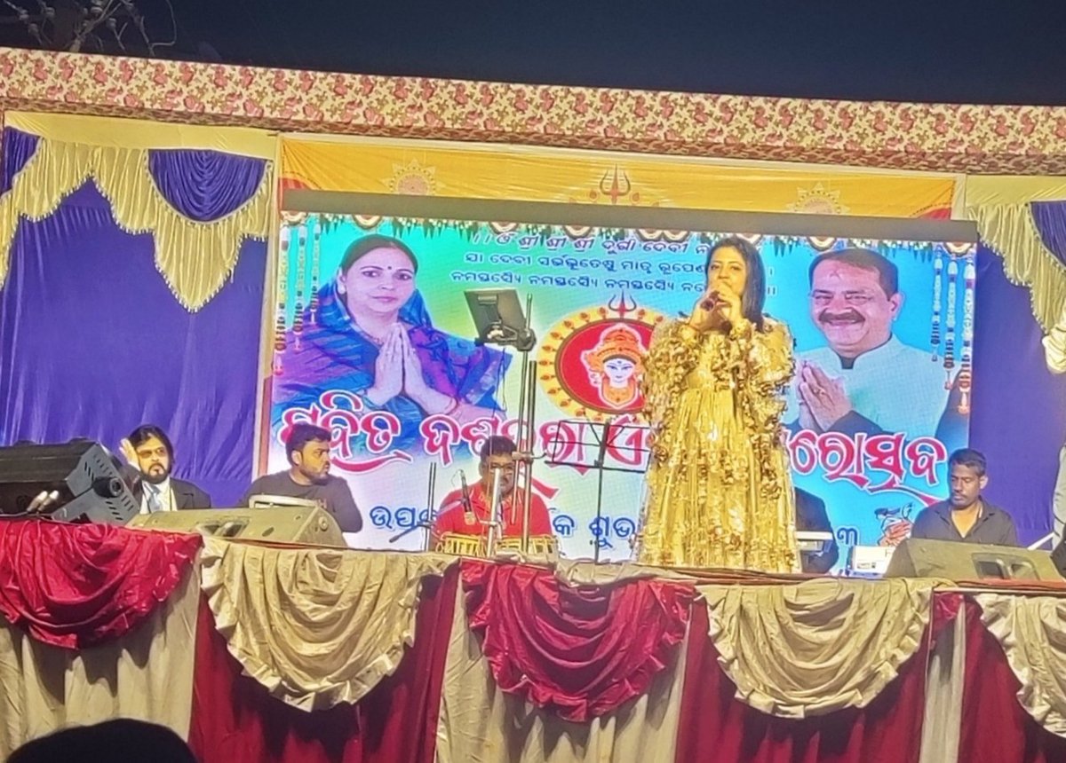 sohinimishra6's tweet photo. 🎶 Celebrating Durgastami with a mesmerizing musical evening in #Koraput #Jaypore! 🪔🎉 #DussehraVibes #MusicalMagic #durgastam #newrelease #picoftheday #artist #eventtime #musicalevent #indianidolfame #playbacksinger #SohiniMishra #sohinimishrasongs #sohinimishraoriginalsong https://t.co/iukcBjQC2K