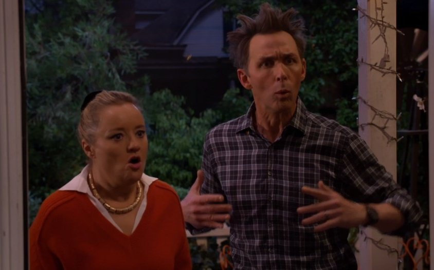 allinonechrista's tweet photo. Hartley locking Vic and Eva out of their own house and leaving them outside with the bees is one of my favorite moments from this episode😂 Vic and Eva kinda deserved it though for sabotaging her charity auction! #TheVillainsofValleyView https://t.co/NXXoCrnAv5