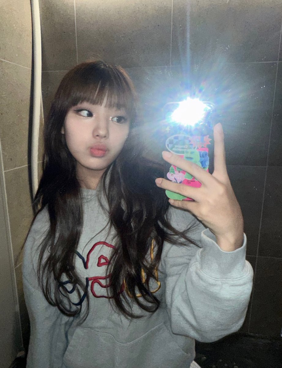 Lapillus_twt's tweet photo. I believe Lapis is voting for Mama🤍🥺
Have a nice day today🍀

라피스야! 마마 투표 하고있지?
오늘도 좋은 하루 보내기🤍🍀

https://t.co/ZbuTsrnThz

#Lapillus #라필루스 #Haeun #하은 https://t.co/UHaTGf3M1Q
