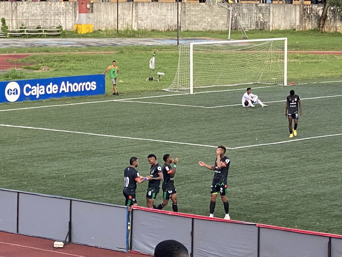 BitacoraPma's tweet photo. 82'⌚️| #LPF | #PDEvsALI
¡𝗚𝗢𝗢𝗢𝗢𝗢𝗢𝗟 𝗱𝗲 @alianzafc!
Richard Rodríguez con zurdazo potente y cruzado hacia el primer palo de Luis Rivas para retomar la ventaja.
𝗣𝗗𝗘 𝟮-𝟯 𝗔𝗟𝗜 https://t.co/ylGUzZm32Z