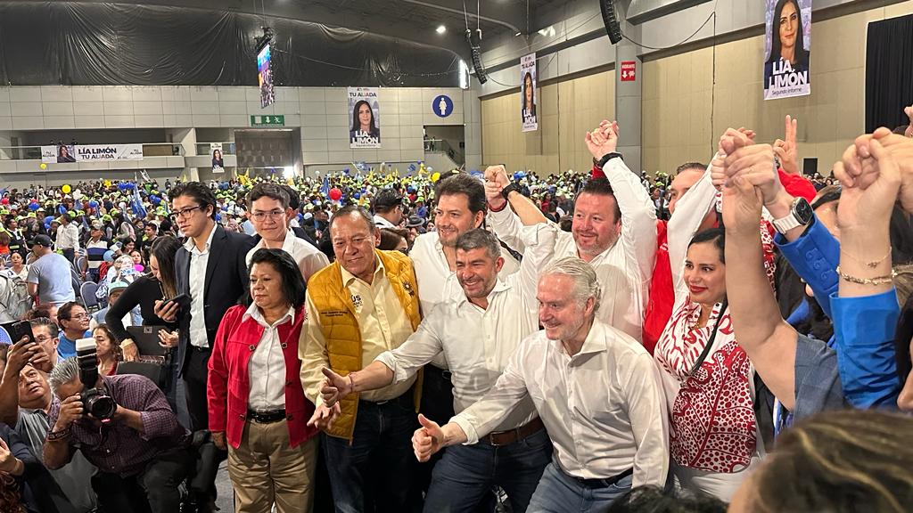 vhlobo's tweet photo. Hoy estuvimos en el segundo informe de mi amiga y alcalde @lialimon mi reconocimiento al gran trabajo realizado en estos dos años, felicidades.

 ¡Visita Álvaro Obregón! https://t.co/SxgKAfaM7L