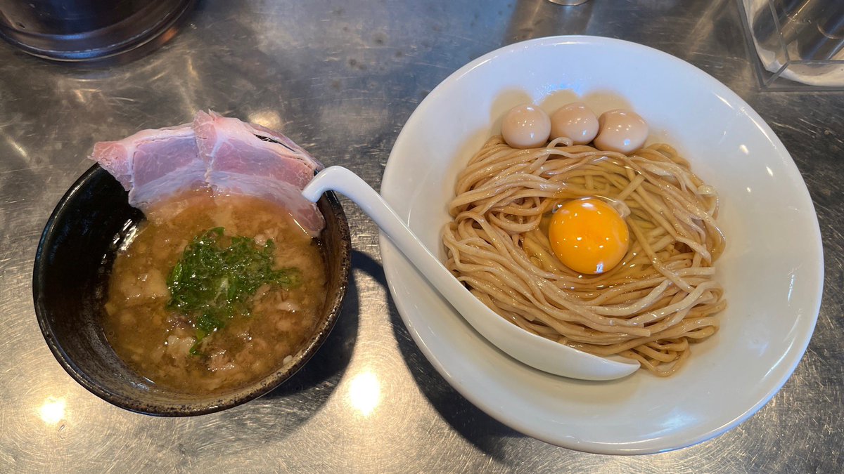 NEUES_HAUS's tweet photo. 10/21(土) さんじ@稲荷町
さんじ式グリーンカレーTKTM(卵かけつけ麺)※強制中盛＋���
骨折から1年8ヶ月、この日で通院終了。病院から��いて帰って来た為、中盛が嬉しい。🥚も嬉しい。美味しゅうございました。ご馳走様。また来週。 https://t.co/IemcqpLD3h