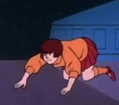 layxsnv's tweet photo. me looking for the piercing ball that fell on the ground https://t.co/8O2Q9Qi1O5