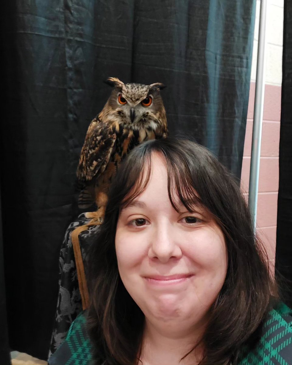 Megami33's tweet photo. Also, shout out to Wildefell Wolves for letting me get the chance to meet Ender &amp; see all the wonderful animals they've rescued. Definitely check out their page to learn more about their educational animals. 🐺💖🦉 #chattanoogacomiccon https://t.co/IC8OV3d9f5 https://t.co/AX2UYNZvS2