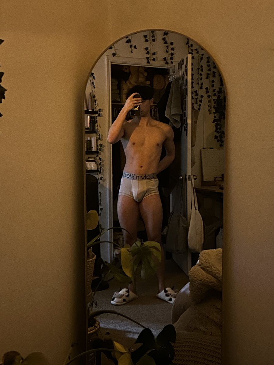 Twanieisme's tweet photo. Can I be ur for this Halloween ? 👻 https://t.co/U7kFzRpjOo