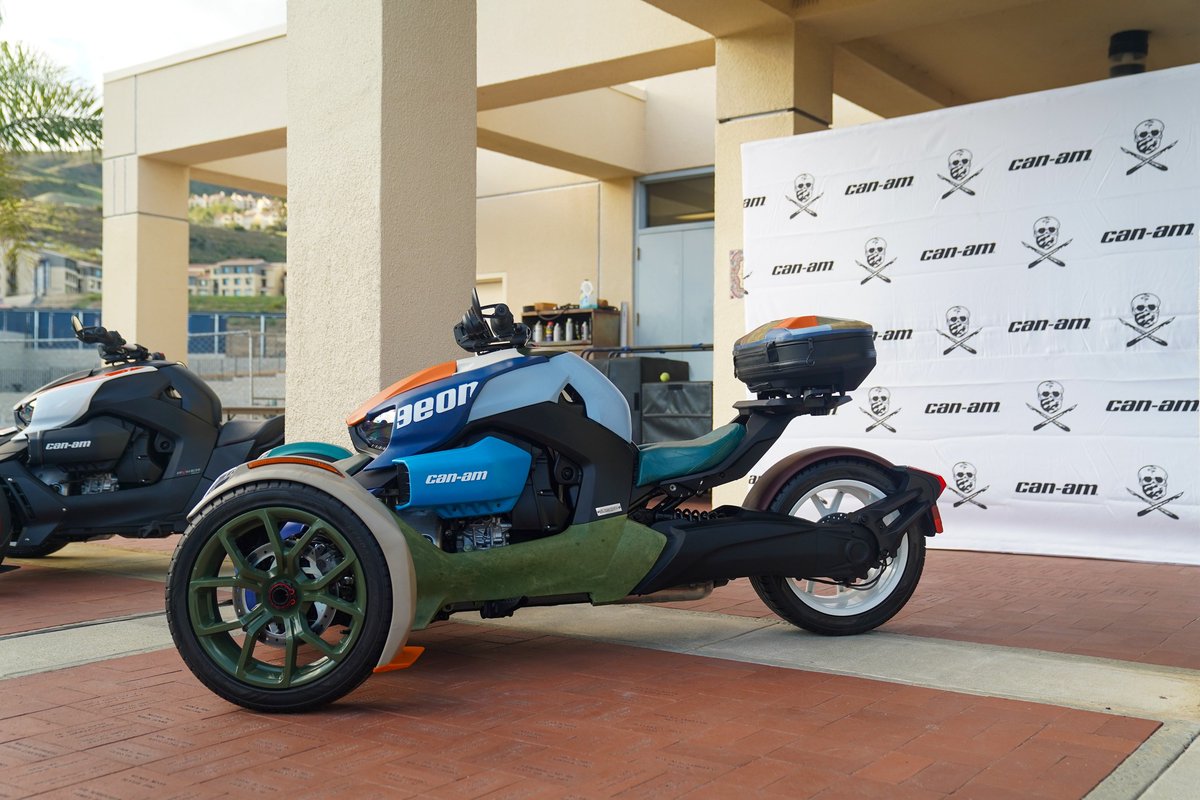 BRPnews's tweet image. Can-Am On-Road donated a one-of-a-kind customized Ryker designed by @TheShoeSurgeon to the Colton Underwood Legacy Foundation to raise funds to #RideOutIntimidation.

Here are a few shots if you didn&apos;t get to see this awesome creation! 

#BRPHeartBeat