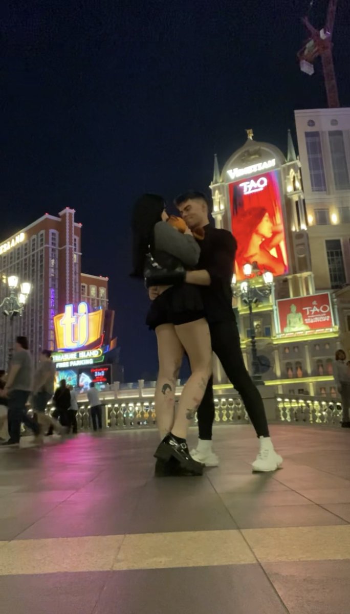 Laurinchhe's tweet photo. He told me that I’m worth more than a 5 game win streak… 🥰 https://t.co/Yky2qNMRBn