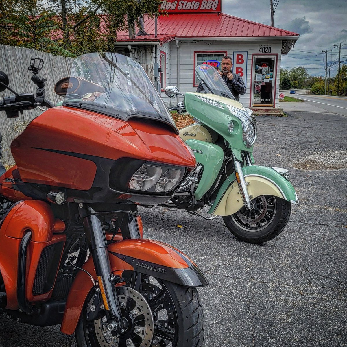 What better way to finish a ride than with a good meal?
.
#MotorcycleDen #harleydavidson #indianmotorcycle #roadglidelimited #indianroadmaster #roadglide #kentucky #bbq #bbqlovers #motorcycleride #motorcyclelife #2wheellife