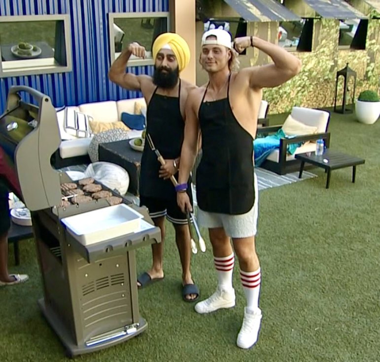 keshi926's tweet photo. Matt &amp; Jag strike a pose in their new BBQ aprons. 🔥
#BB25 #BBLF #BBbbq https://t.co/4x4R9P5Gfg