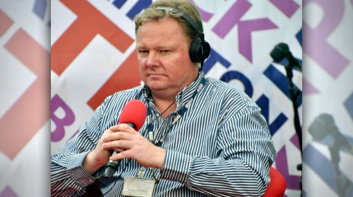 RadioWatcher's tweet photo. David Fitzgerald leaves Radio Devon: 'BBC's loss is our gain': Tributes to BBC Radio Devon legend Fitz after being made redundant https://t.co/Rg4OVUAC4a

#bbclocal #ukradio #bbclr #presenternews https://t.co/QKNfnPARzQ