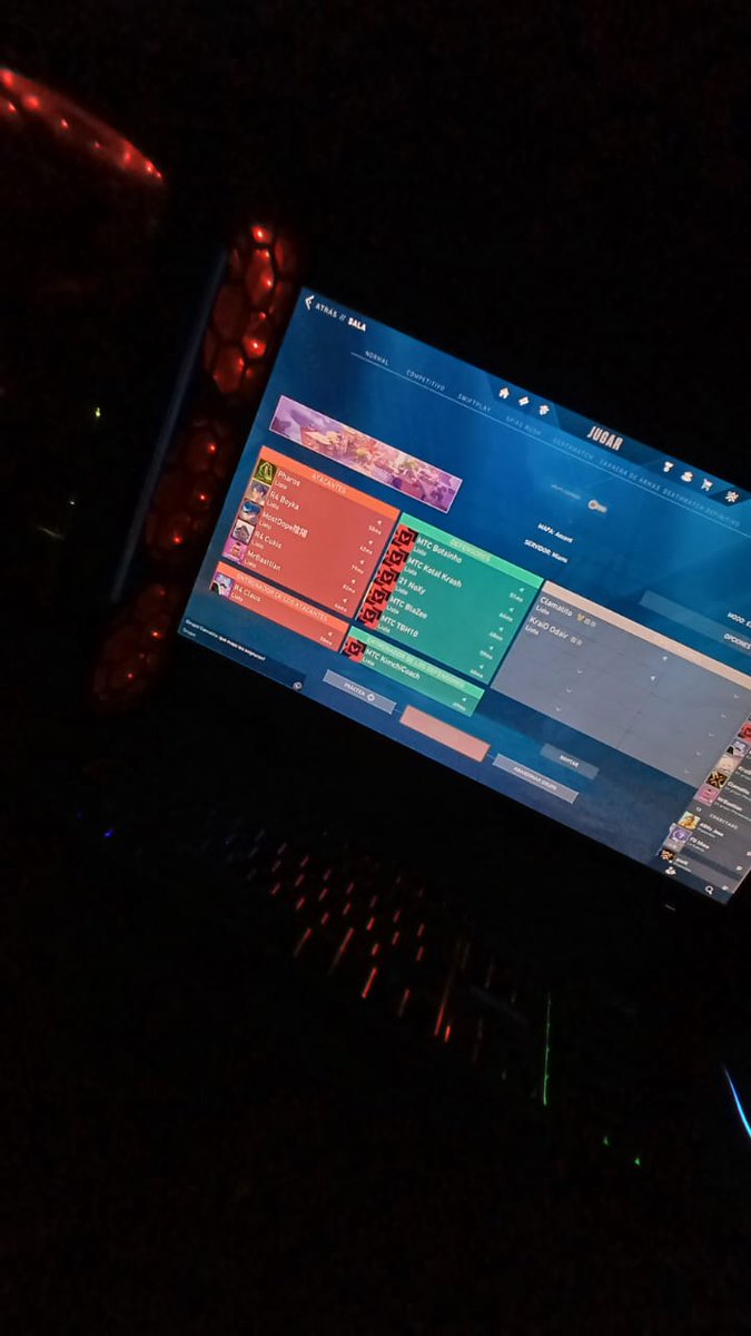 DanLocurasYT's tweet photo. En minutos arrancamos la semifinal de la @FMLV_esports 💪 Twich: https://t.co/YEv5P2aZrH https://t.co/noaPvrr0z0